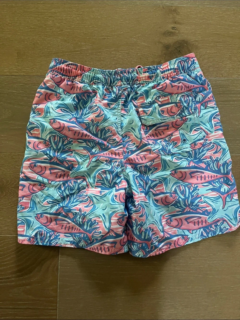 Vineyard Vines Boys Swim Trunks Fish Print size M (12-14)